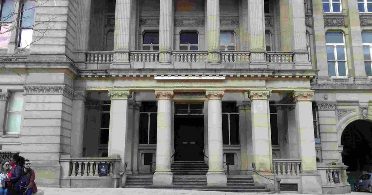 ImagesBirmingham/Visit Birmingham Museum & Art Gallery Entrance Chamberlain Square.jpg
